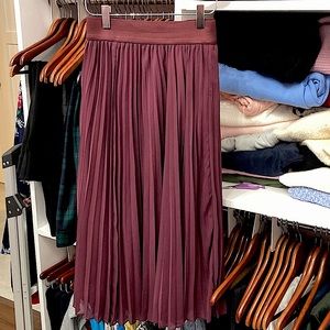 Lane Bryant 18/20 Burgundy Pleated Skirt with Elastic Waist.